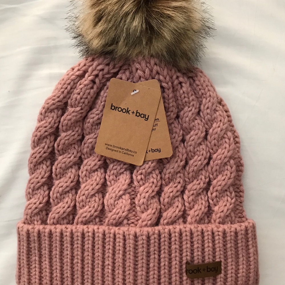 Beanie with pompom